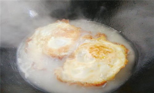 荷包鸡蛋还在水煮 教你一个小秘方,做出能喝的鸡蛋,营养又好吃
