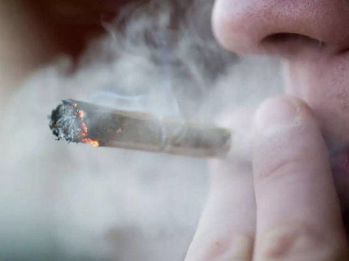 每次洗头大把掉发 提醒 平时远离3种东西,帮助头发越来越浓密