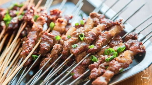 劲道脆嫩小烤串 香嫩流油羊肉串 筋香弹牙烤脆骨 快约上你的小伙伴一起来撸串 