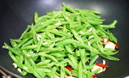 天热就爱三分钟快手菜,豇豆这样加入辣椒爆炒,下饭又好吃