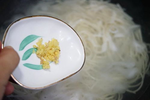 秋季早餐,来一碗营养又实惠的热汤面,汤味鲜食材全,十分钟搞定