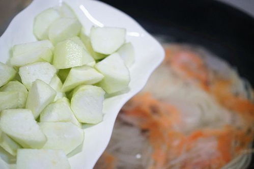 秋季早餐,来一碗营养又实惠的热汤面,汤味鲜食材全,十分钟搞定