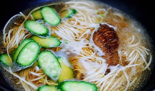 周末清晨我十分钟做好这碗面,有肉有蛋汤更鲜,家人连夸再来一碗