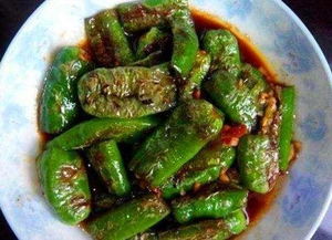 做虎皮青椒时,很多人会直接倒油,大错特错,难怪青椒不入味难处