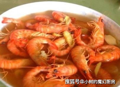 做水煮虾时,用冷水还是开水煮 很多人做错,难怪虾肉发柴腥味重