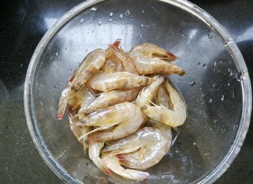 水煮虾太简单 做法不对,肉老腥味还大,大厨告诉你正确做法