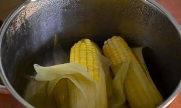 夏天保存玉米如此简单,老农教你1招,半年不坏,和鲜玉米一样