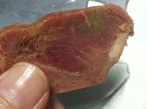 买了一块牛肉,回家却发现 泛绿光 ,怒找老板 一看就是外行人