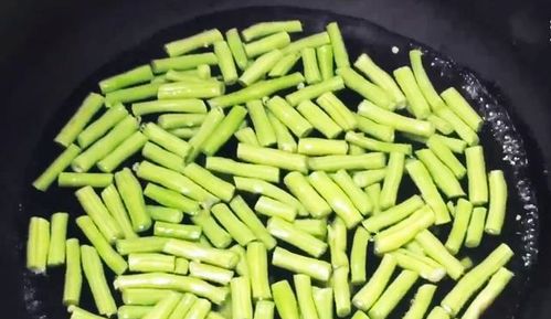 炒豆角,有人过油有人直接下锅炒 大厨 都不对,难怪豆角不入味