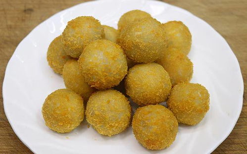酒店的热卖菜,黄金芋球,金黄酥脆,内里软糯香甜,小孩子很爱吃