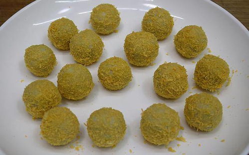 酒店的热卖菜,黄金芋球,金黄酥脆,内里软糯香甜,小孩子很爱吃