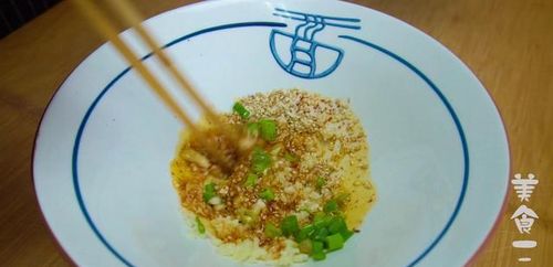 天热没胃口不想做饭 教你做小店儿酸辣汤面,开胃过瘾2碗不够喝