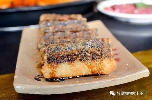 这家火锅每天炒制3小时胡辣壳,国宾啤酒2元一瓶哦