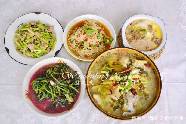 一家人总算在一起吃饭,我做了5道菜,老公孩子说这才是家
