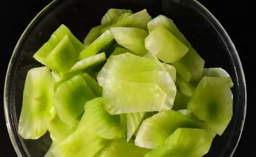 春天,正水嫩的时令蔬菜,隔三差五吃一点,润肠通便还促生长