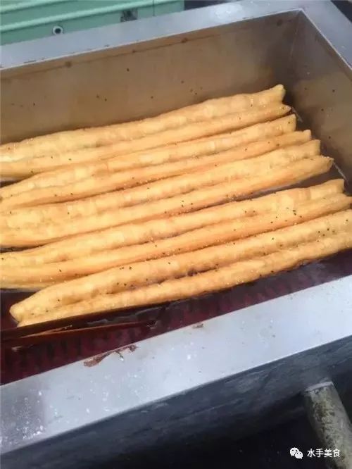 点心大师手把手教你做 最热卖的台湾的脆皮大油条