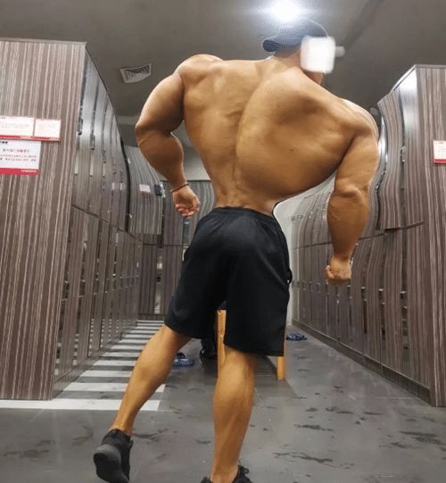 弱弱问一下,爱健身的男生身材都这么辣 牛蛙都不敢这么猛