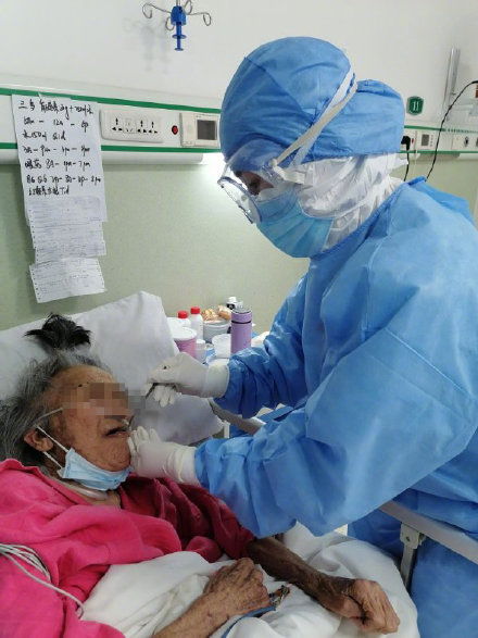 92岁的老奶奶也要回家啦 21页珍贵对话让人又哭又笑 说你美 我都是老太婆啦 