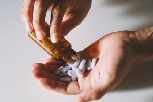 年轻人熬夜,睡眠差 2不好 提醒 少做 2事 ,提高睡眠质量
