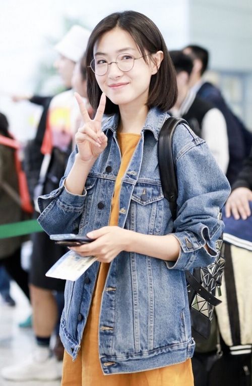 万茜短发的样子真是美到人心坎里了,文艺又灵动,嫩似高中生