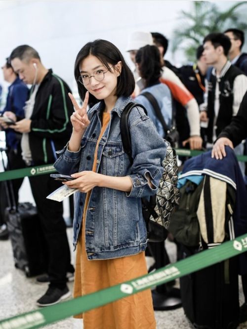万茜短发的样子真是美到人心坎里了,文艺又灵动,嫩似高中生 