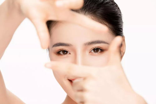 双眼皮刚拆线就出现不对称 80 的人是这个原因
