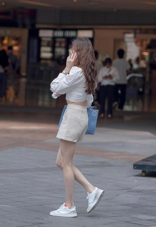 背LV on the go出门的小姐姐 都怎么穿搭