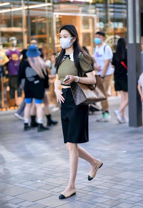 背LV on the go出门的小姐姐 都怎么穿搭