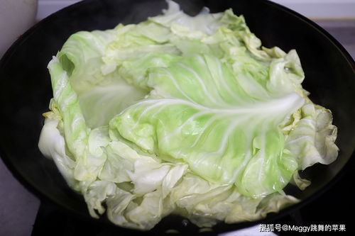 年饭桌上露一手,用圆白菜做个翡翠肉卷,好吃解馋成功率高