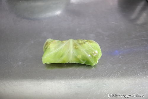 年饭桌上露一手,用圆白菜做个翡翠肉卷,好吃解馋成功率高