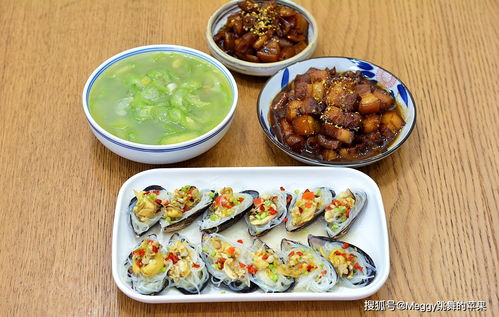 晚饭炖了锅红烧肉,出锅后撒点秋天的特产,香气扑鼻米饭干掉2碗
