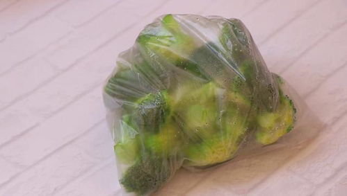 西蓝花总是很难保存,卖菜大妈教我一招,保存一个月都不会坏掉