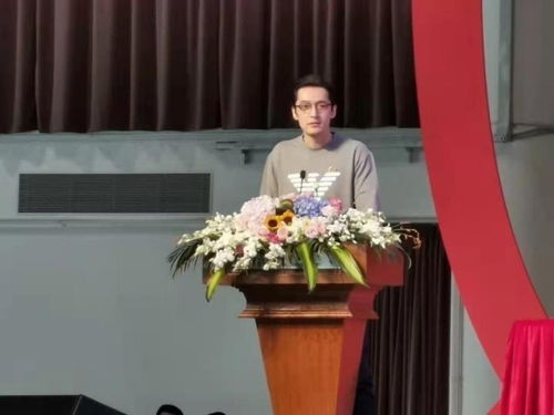 北影开学仪式好隆重 吴磊丁程鑫两大顶流亮相,穿T恤吴磊更爷们