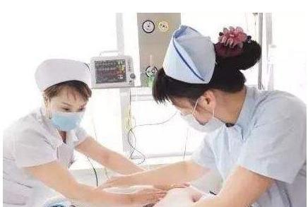 宝爸因护士连扎几针,没扎好,情急之下打了护士一耳光
