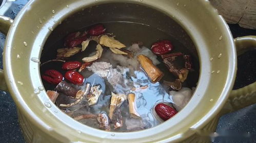 入夏后喝什么汤 试试一锅客家有名的老火汤,滋阴降火还能养身