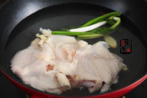 鸡腿不烤也不炸,这吃法肉嫩又多汁,一周吃3次不过瘾