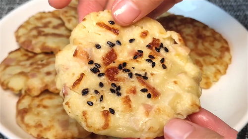 苹果和鸡蛋的完美结合,做出营养的美食,孩子们抢着吃呦