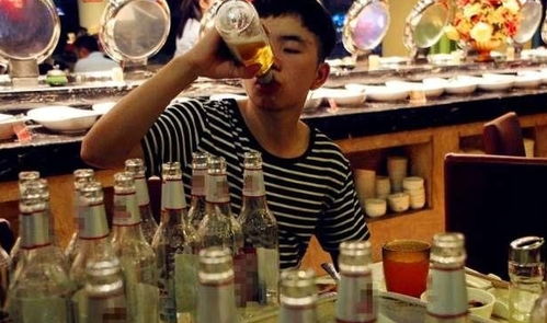 90后小伙吃自助餐喝掉200多瓶啤酒 店长 想退他钱