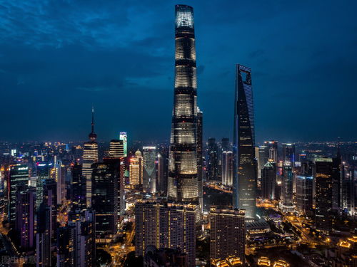 央视财经报道 上海部分区域写字楼空置率达四成,租金持续走低,经济遇冷