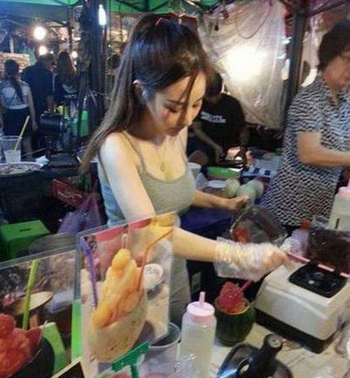 那么多中国游客到泰国,夜市上却看不到中国商贩,原来又被排斥了