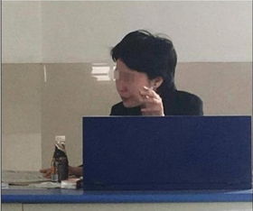曝女 教师上课抽烟 系美国留学归来的老师 社会 