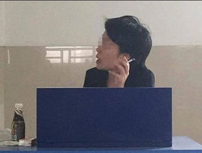 上课抽烟女教师被停课 课堂抽烟误人子弟 
