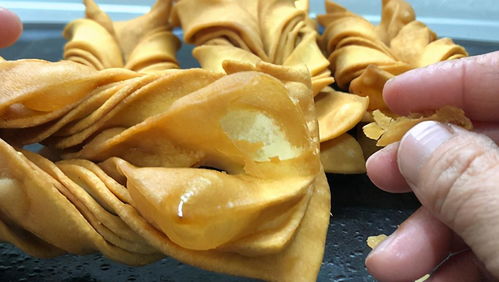面粉试试这样做,炸果子,金黄酥脆,做法简单,可当零食来解馋