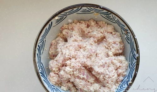 过年炸丸子,不放面包糠,多加 2白 ,丸子外酥里软,营养全面