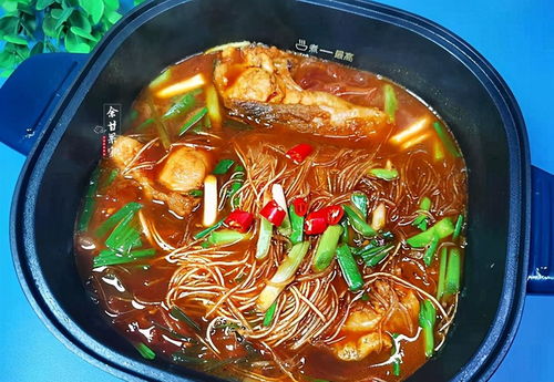 此菜上桌家人夸,三种食材烩一锅,咸鲜味美的下饭菜,又光盘了