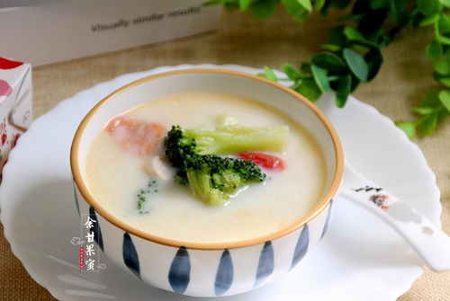 此汤品上桌就被夸赞,食材丰富多样,奶香浓郁鲜美不腻人,好喝