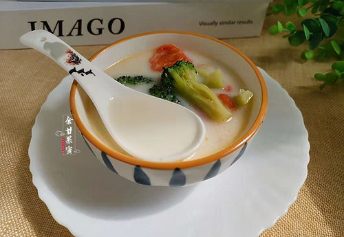 此汤品上桌就被夸赞,食材丰富多样,奶香浓郁鲜美不腻人,好喝
