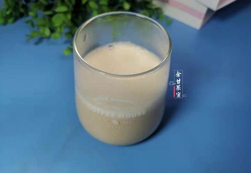 娘俩早餐简单味美,咖啡豆浆齐上桌,主食也丰富多样,各取所爱