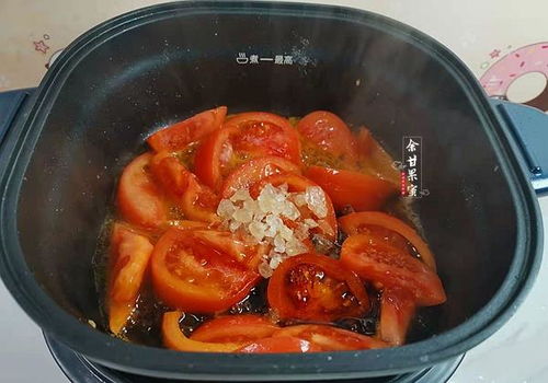 此菜上桌家人夸,三种食材烩一锅,咸鲜味美下饭菜,又光盘了