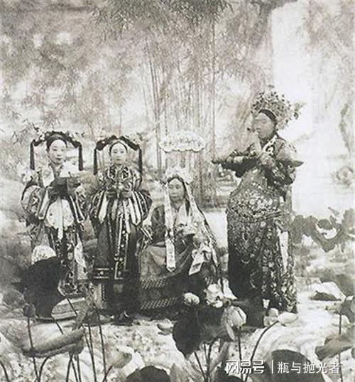慈禧寡居47年,孤寂长夜如何度过 这支 玉藕 足以说明一切